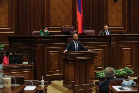 Большинство депутатов явилось на заседание НС без масок и перчаток – «Грапарак»